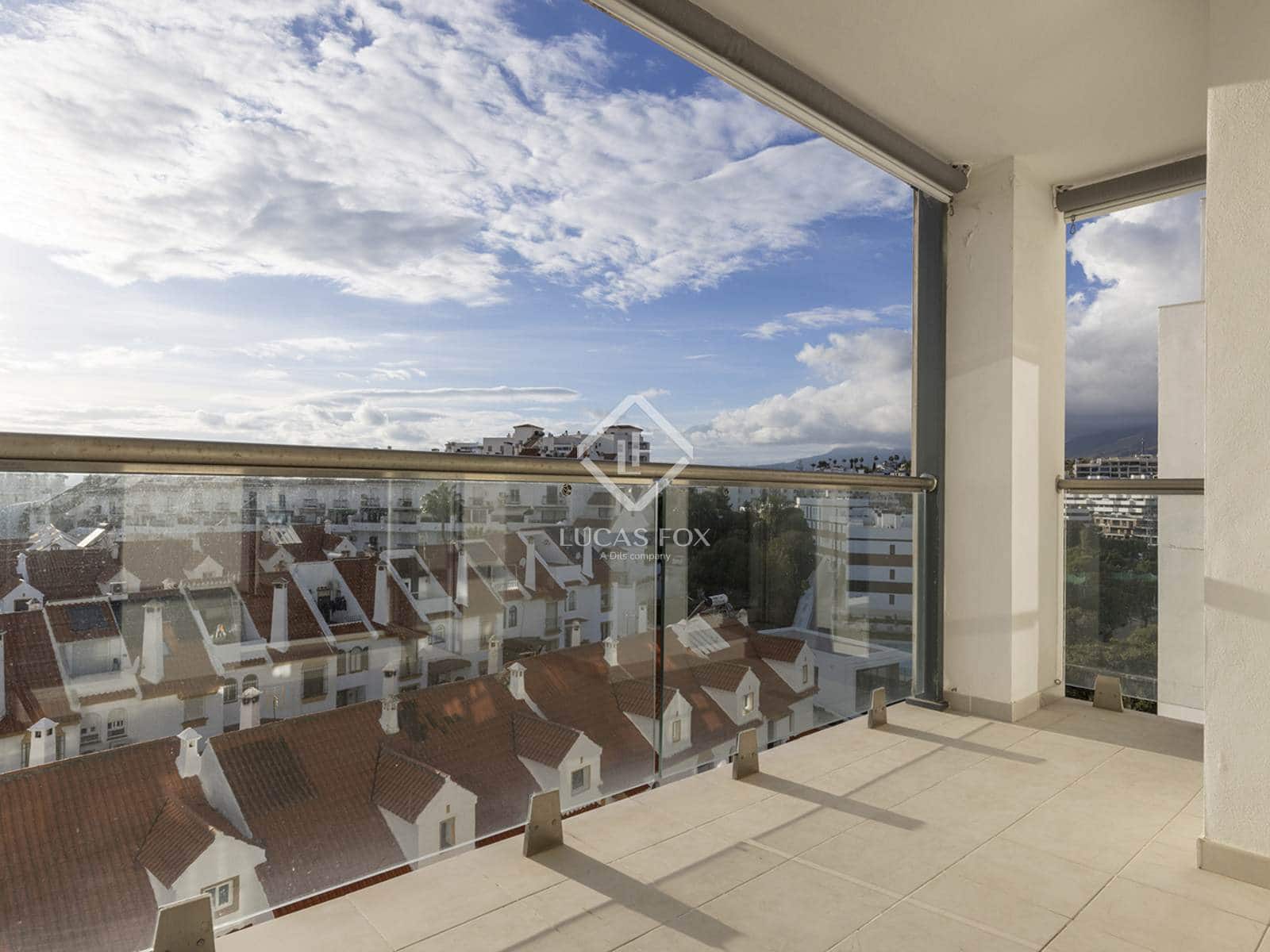 Apartamento de 3 habitaciones en Estepona en venta con piscina garaje - 499.000 € (Ref: 9432706)