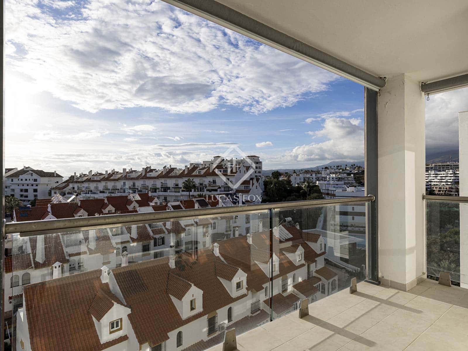 Apartamento de 3 habitaciones en Estepona en venta con piscina garaje - 499.000 € (Ref: 9432706)