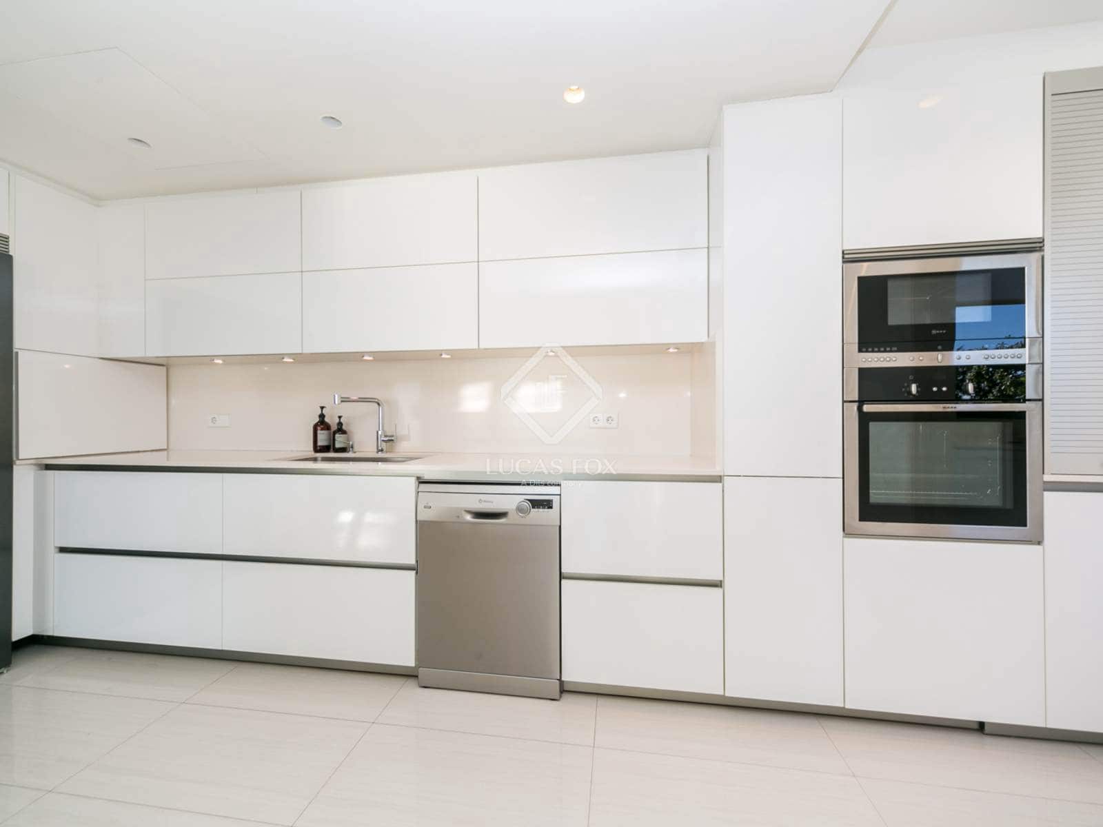 6 bedroom Villa for sale in Les Botigues de Sitges with pool garage - € 2,550,000 (Ref: 9436175)