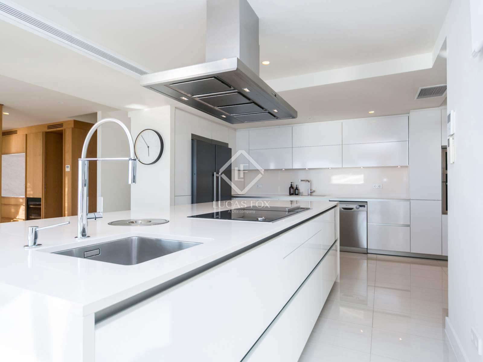 6 bedroom Villa for sale in Les Botigues de Sitges with pool garage - € 2,550,000 (Ref: 9436175)