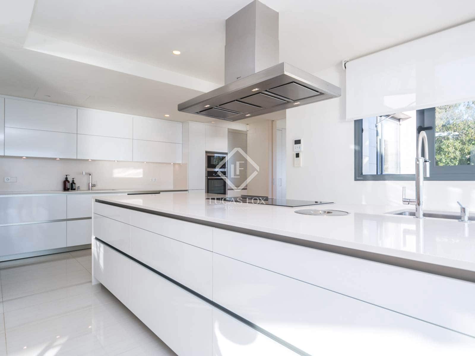 6 bedroom Villa for sale in Les Botigues de Sitges with pool garage - € 2,550,000 (Ref: 9436175)