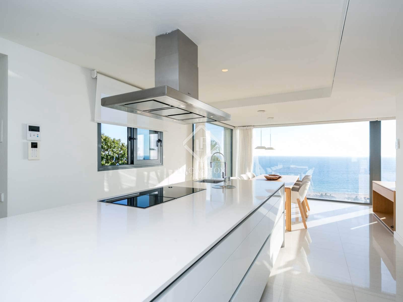 6 bedroom Villa for sale in Les Botigues de Sitges with pool garage - € 2,550,000 (Ref: 9436175)