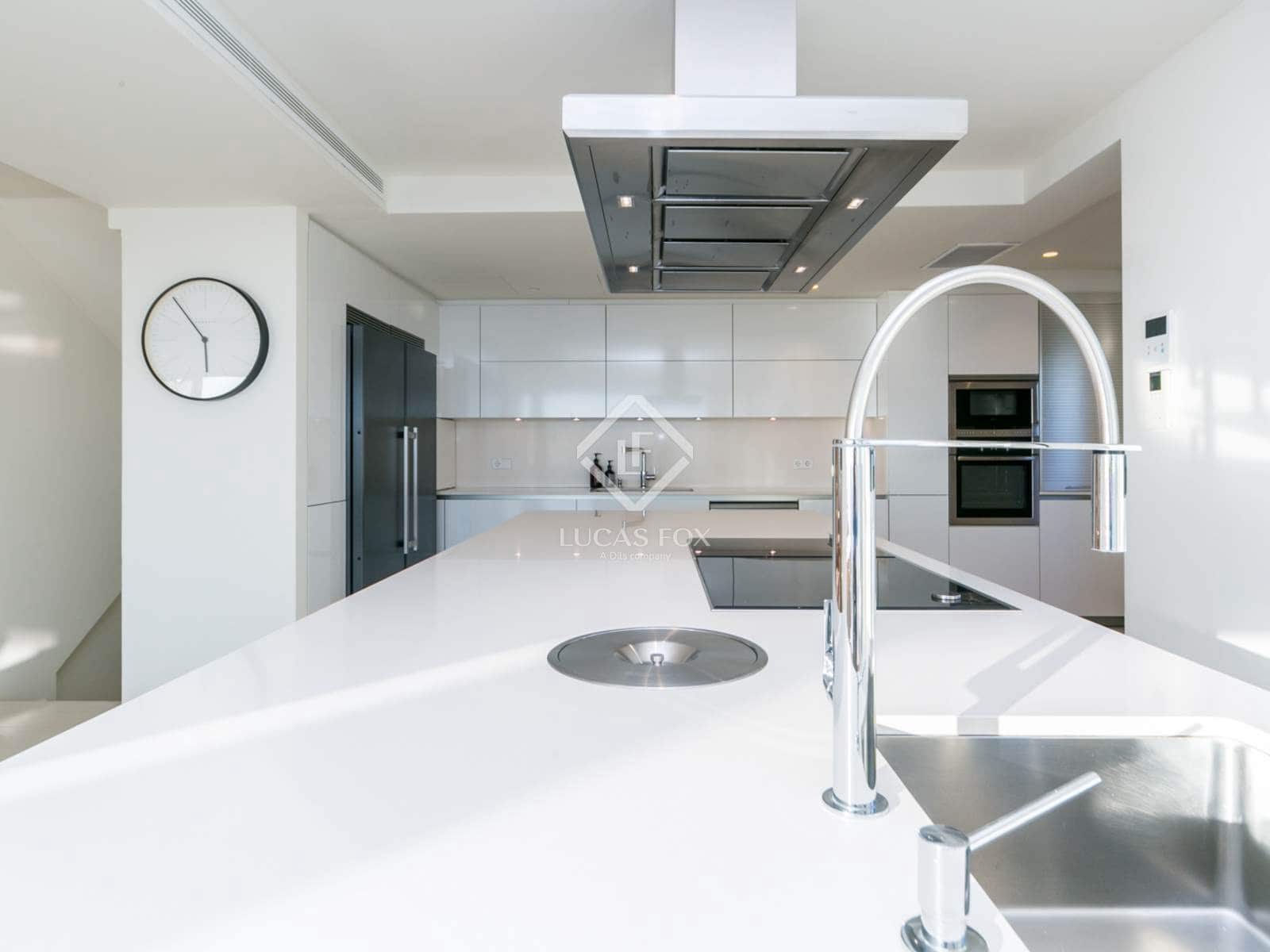 6 bedroom Villa for sale in Les Botigues de Sitges with pool garage - € 2,550,000 (Ref: 9436175)