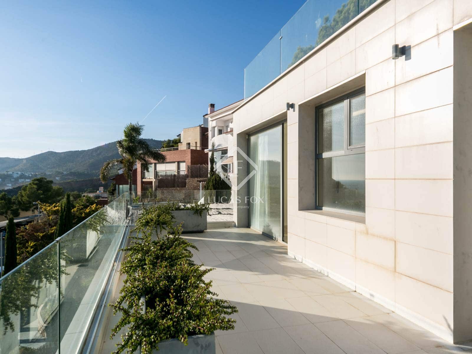 6 bedroom Villa for sale in Les Botigues de Sitges with pool garage - € 2,550,000 (Ref: 9436175)