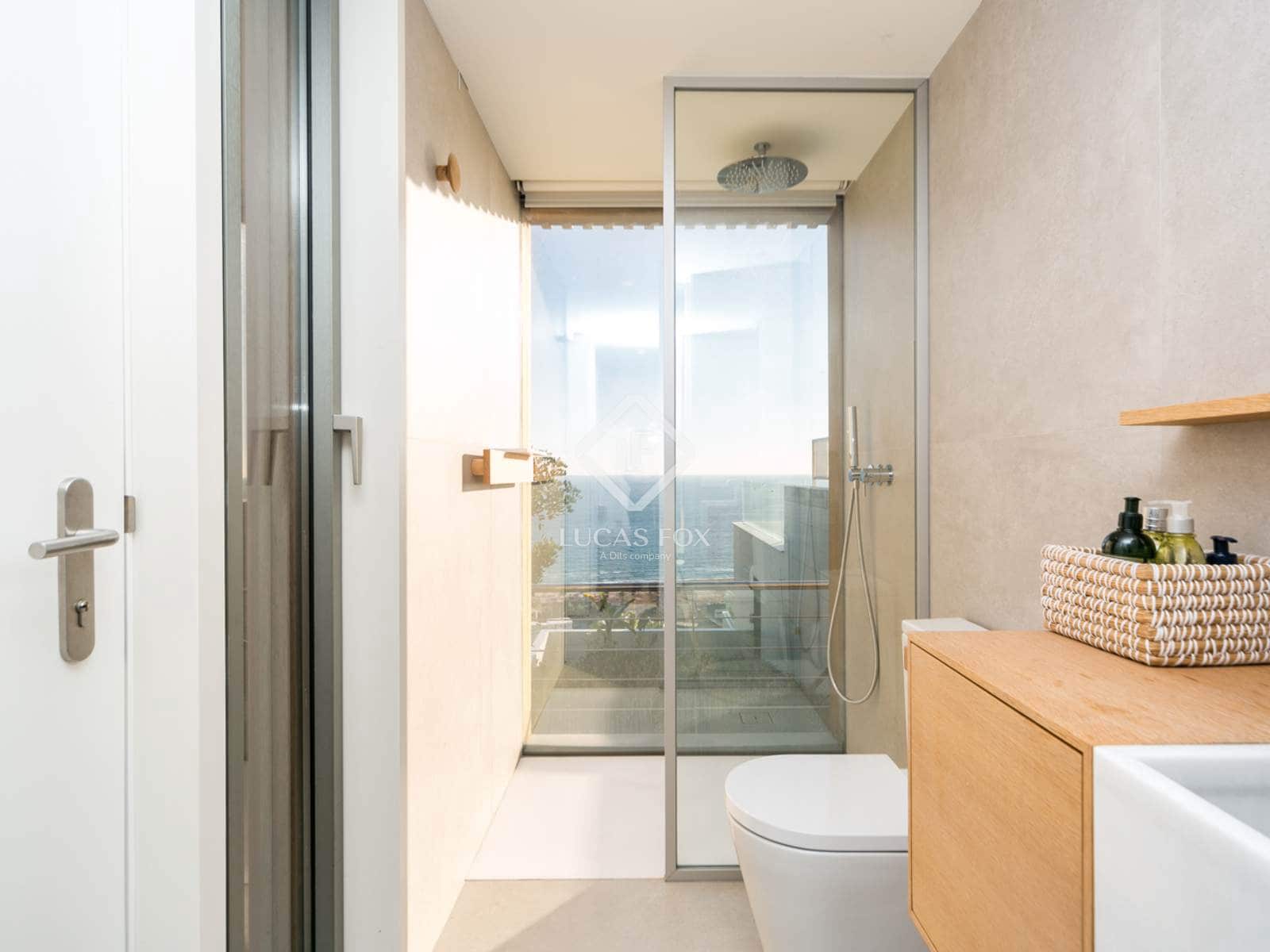 6 bedroom Villa for sale in Les Botigues de Sitges with pool garage - € 2,550,000 (Ref: 9436175)