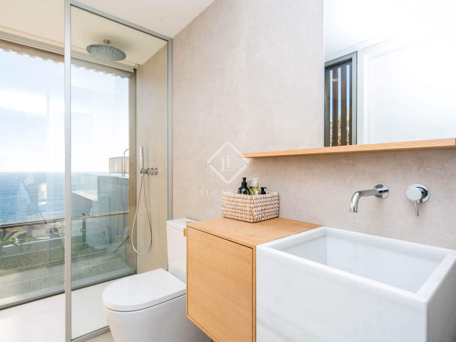 6 bedroom Villa for sale in Les Botigues de Sitges with pool garage - € 2,550,000 (Ref: 9436175)