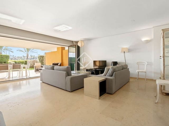 3 chambre Appartement à vendre à Sotogrande, San Roque avec piscine garage - 900 000 € (Ref: 9436177)