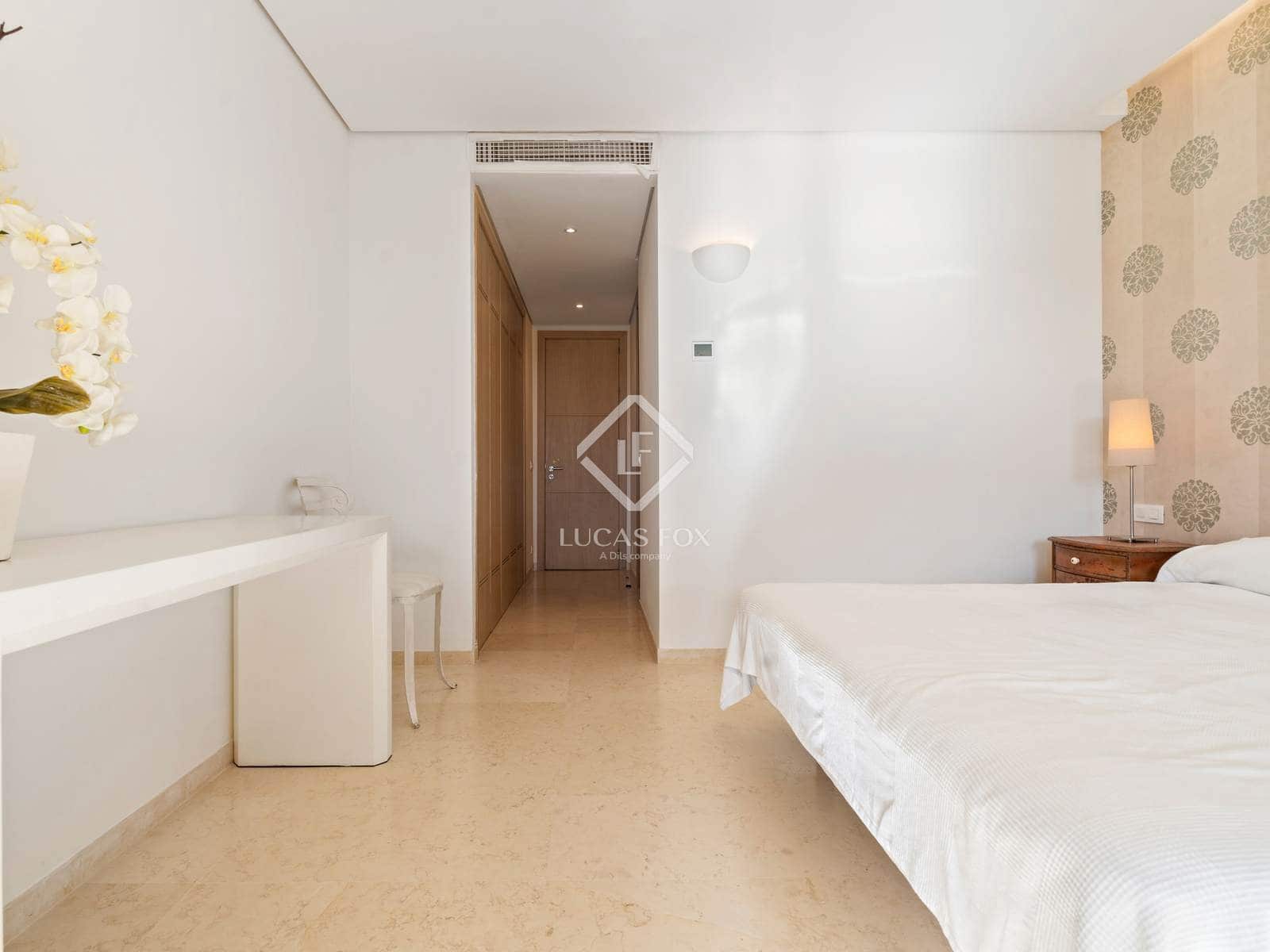 3 chambre Appartement à vendre à Sotogrande avec piscine garage - 900 000 € (Ref: 9436177)