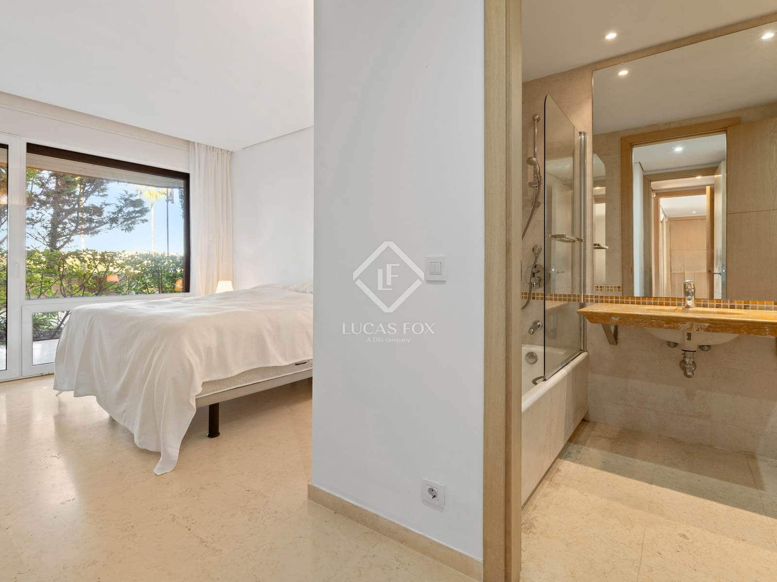 3 chambre Appartement à vendre à Sotogrande avec piscine garage - 900 000 € (Ref: 9436177)