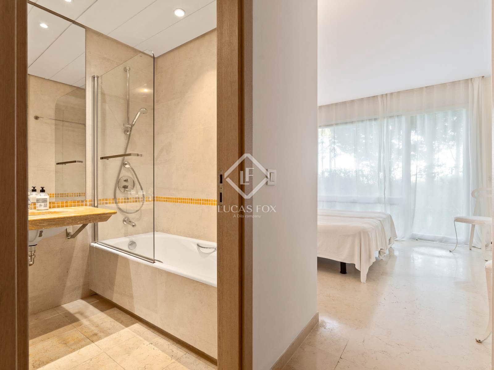 3 chambre Appartement à vendre à Sotogrande avec piscine garage - 900 000 € (Ref: 9436177)