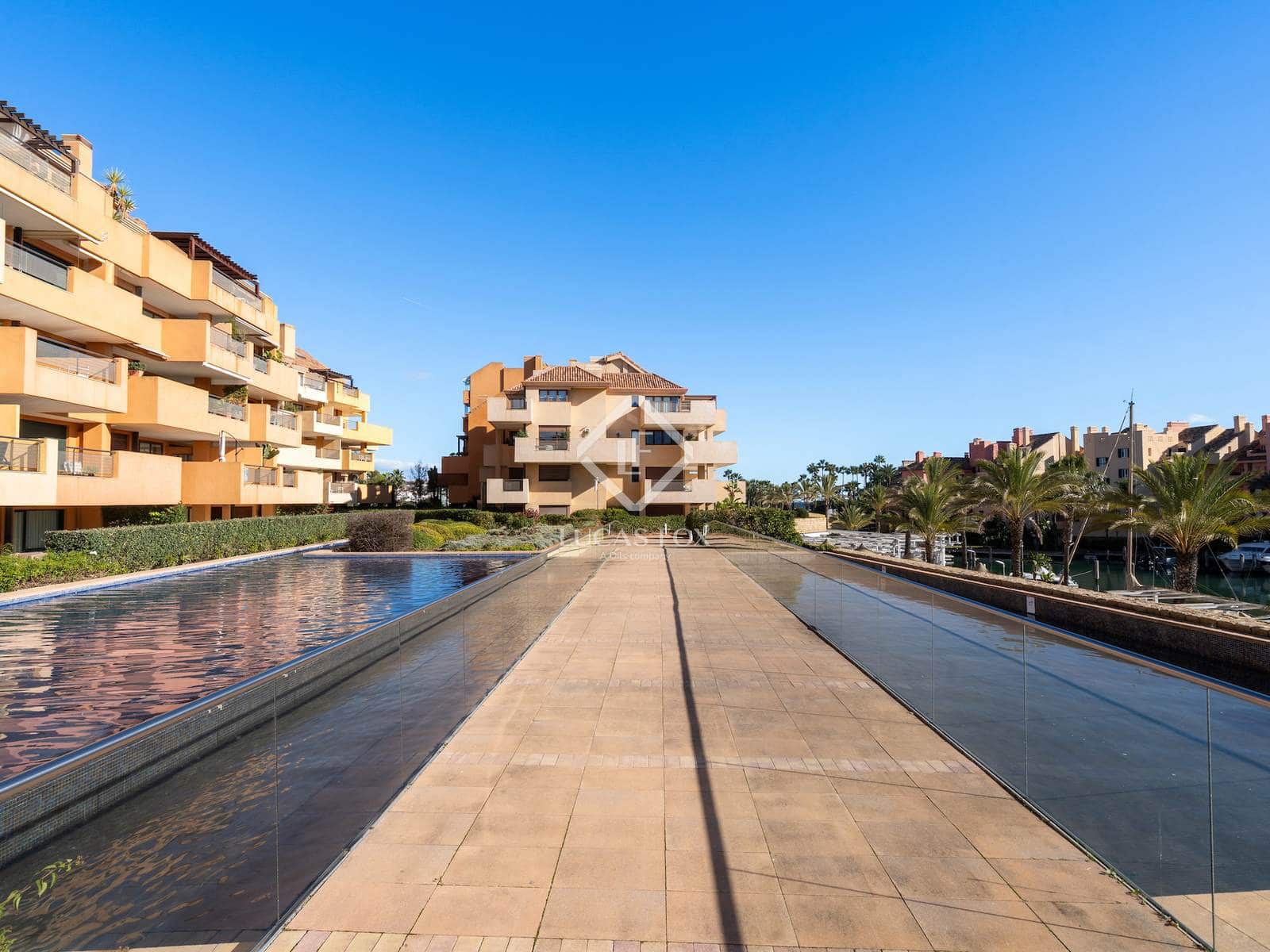 3 chambre Appartement à vendre à Sotogrande avec piscine garage - 900 000 € (Ref: 9436177)