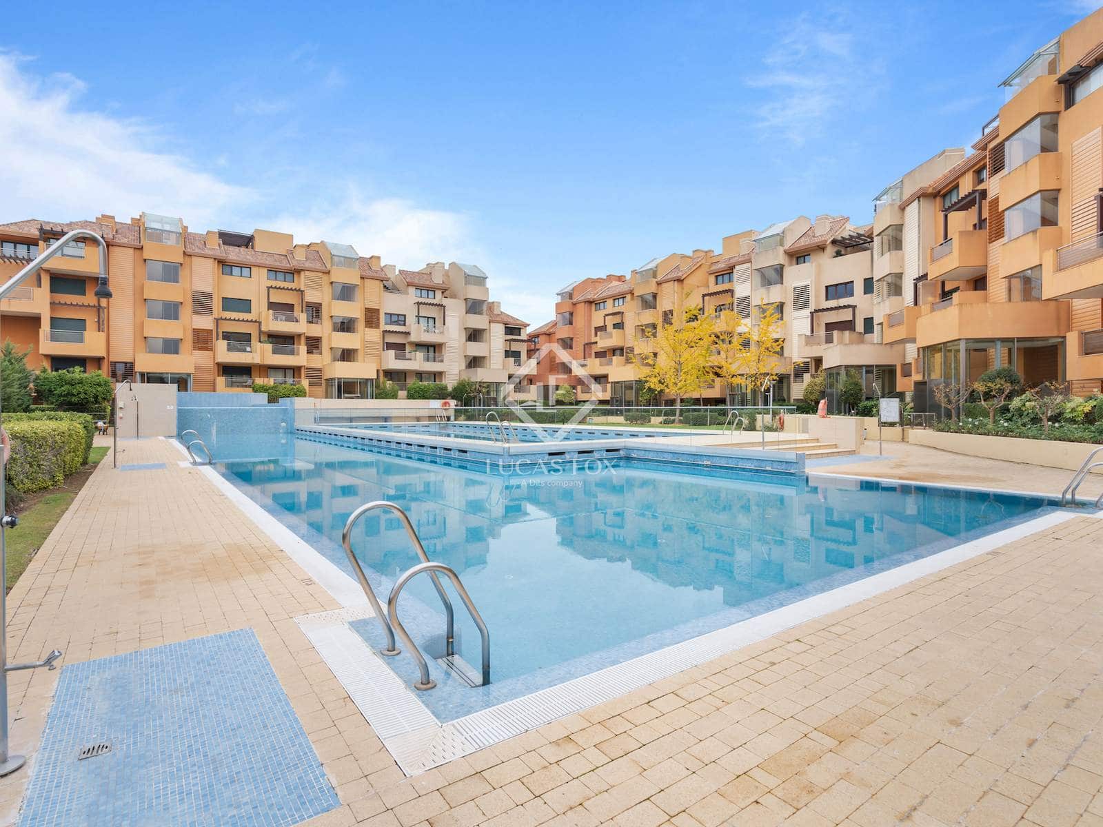 3 chambre Appartement à vendre à Sotogrande avec piscine garage - 900 000 € (Ref: 9436177)