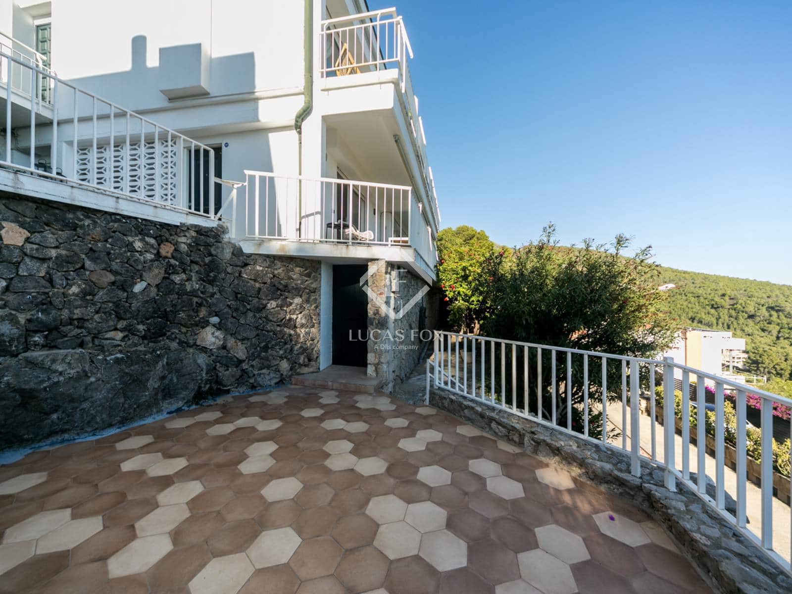 6 slaapkamer Villa te koop in Castelldefels met garage - € 1.290.000 (Ref: 9436285)