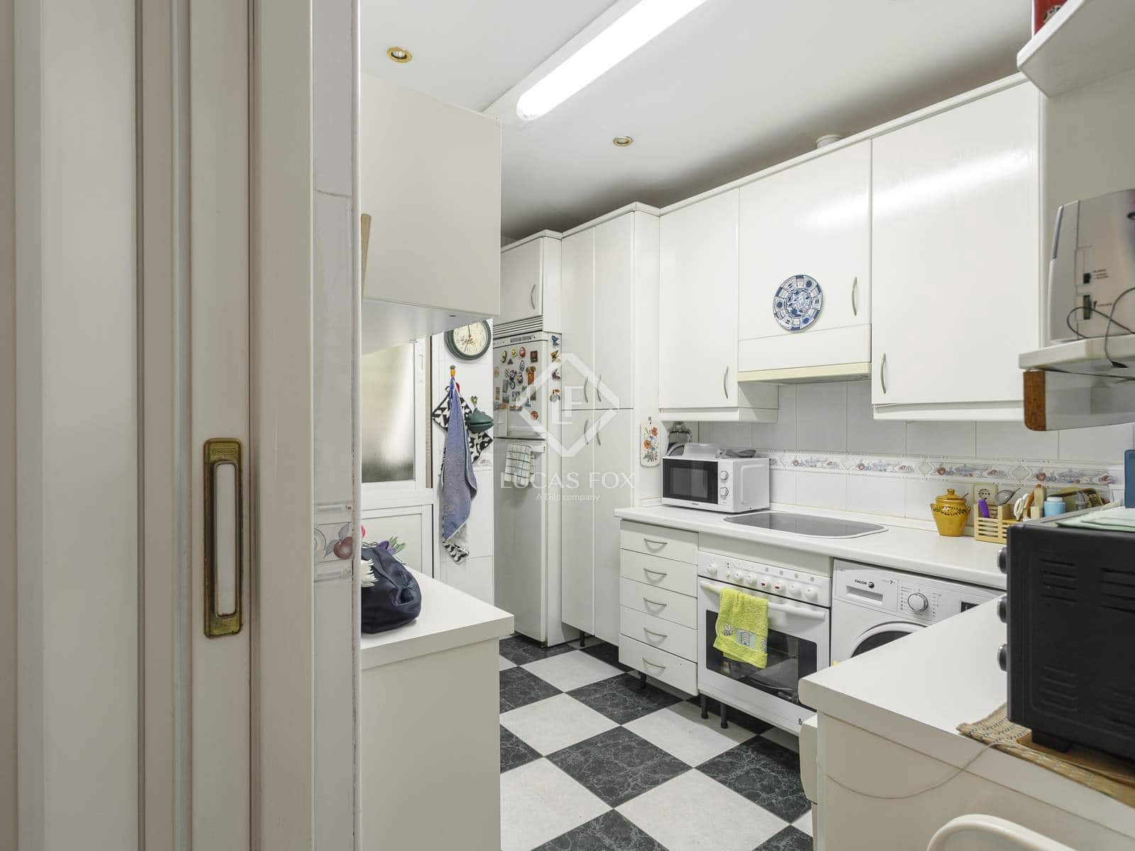 2 soveværelse Lejlighed til salg i Madrid by med garage - € 650.000 (Ref: 9438482)