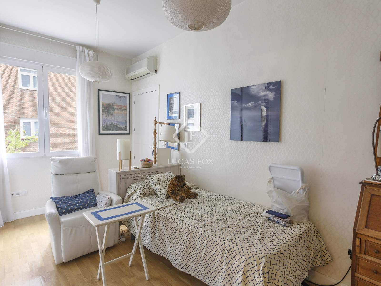 2 soveværelse Lejlighed til salg i Madrid by med garage - € 650.000 (Ref: 9438482)