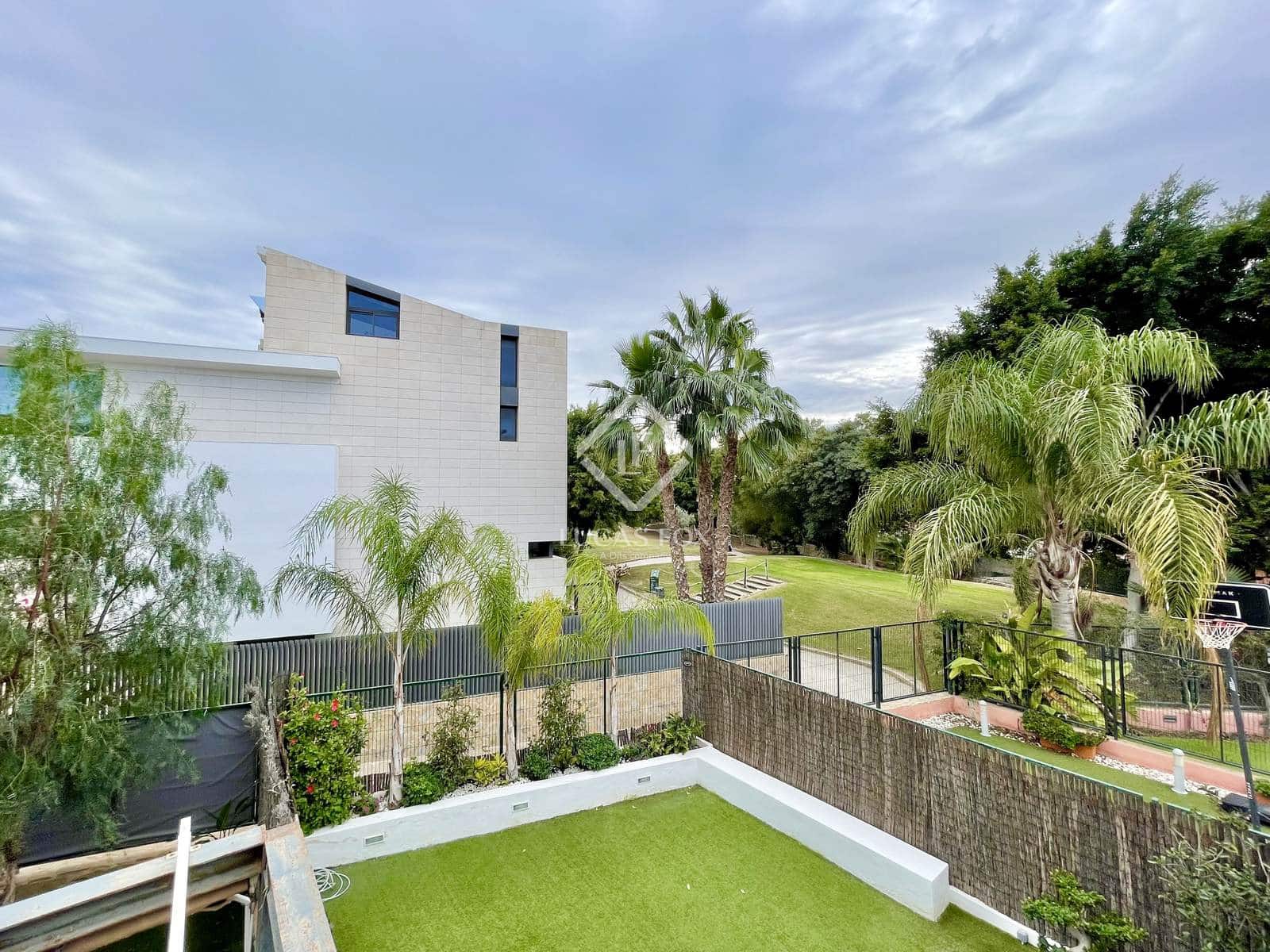 4 slaapkamer Villa te koop in Alicante stad met zwembad garage - € 660.000 (Ref: 9438797)