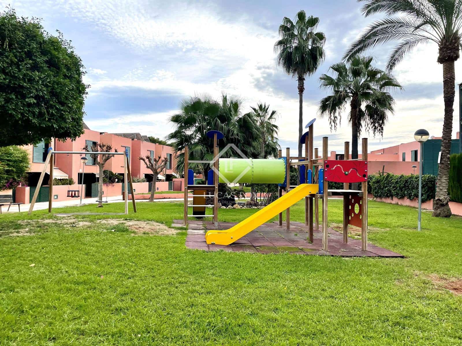 4 slaapkamer Villa te koop in Alicante stad met zwembad garage - € 660.000 (Ref: 9438797)