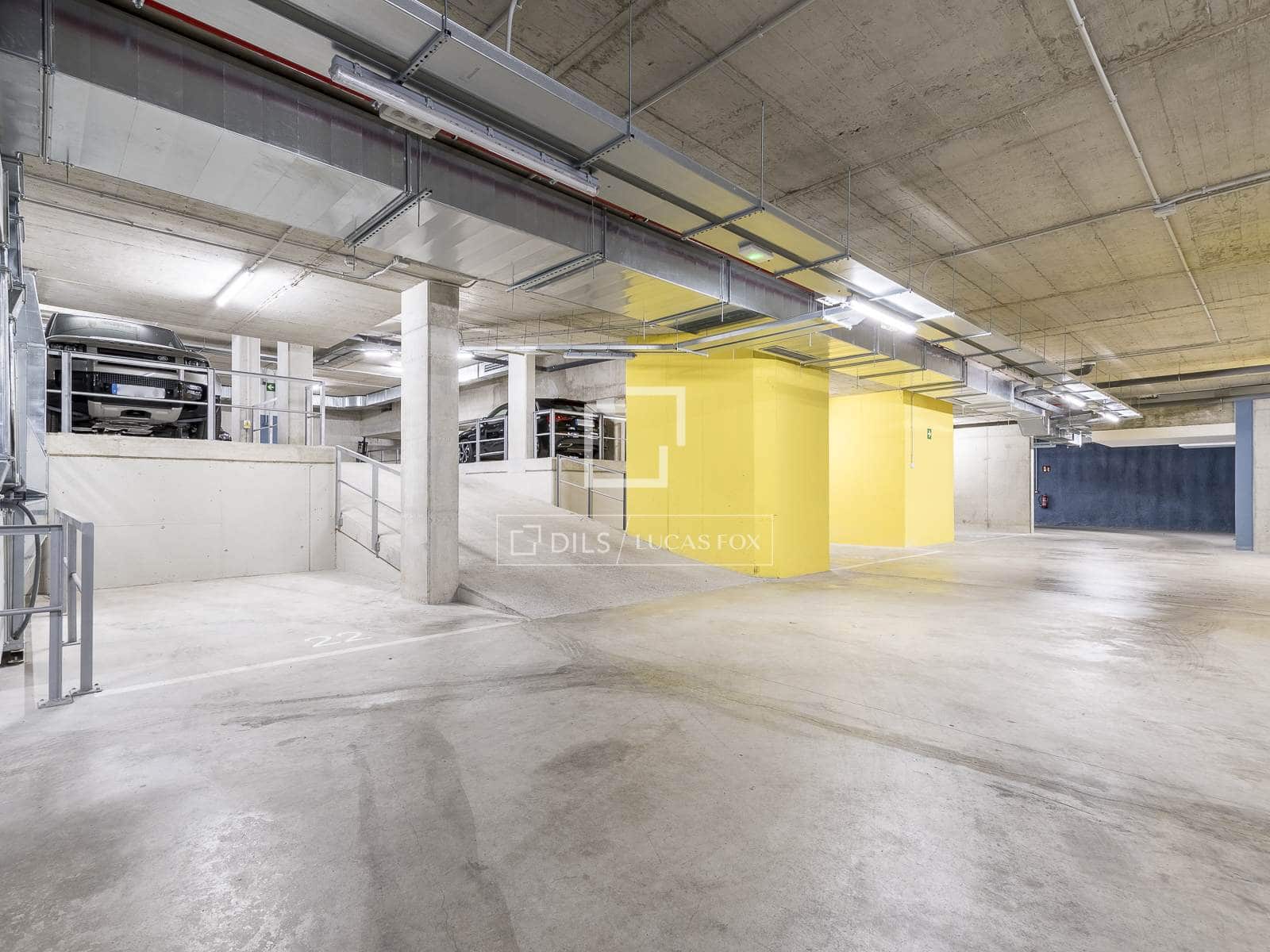 4 bedroom Apartment for sale in Barcelona city with garage - € 2,195,000 (Ref: 9438799)