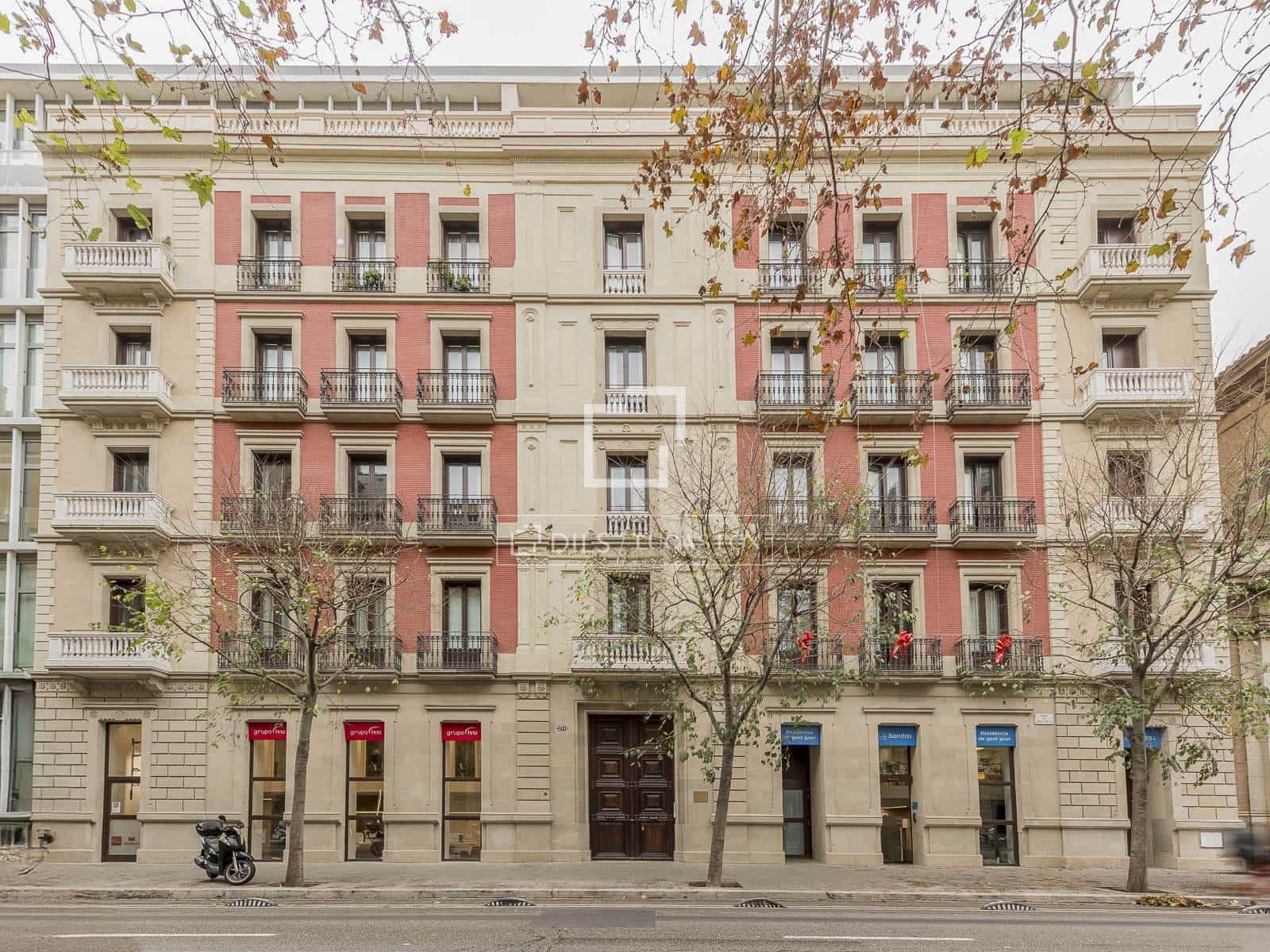4 bedroom Apartment for sale in Barcelona city with garage - € 2,195,000 (Ref: 9438799)