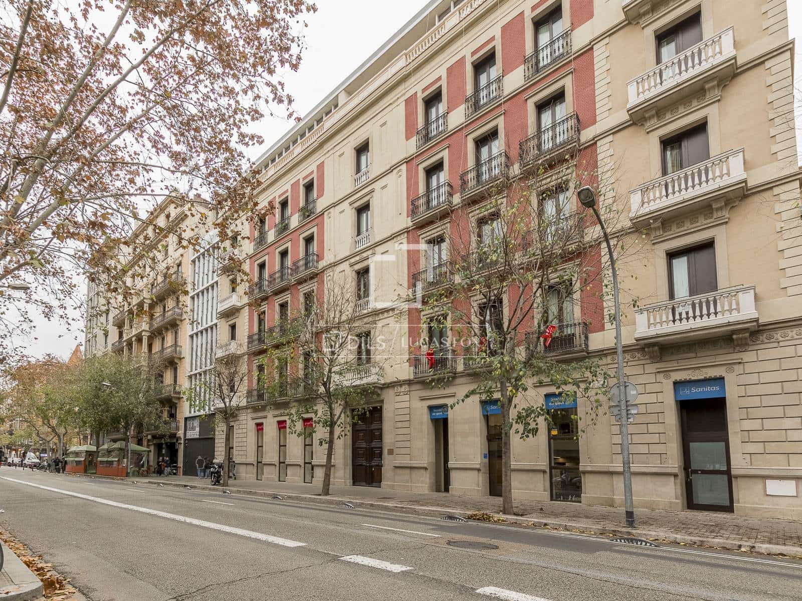 4 bedroom Apartment for sale in Barcelona city with garage - € 2,195,000 (Ref: 9438799)