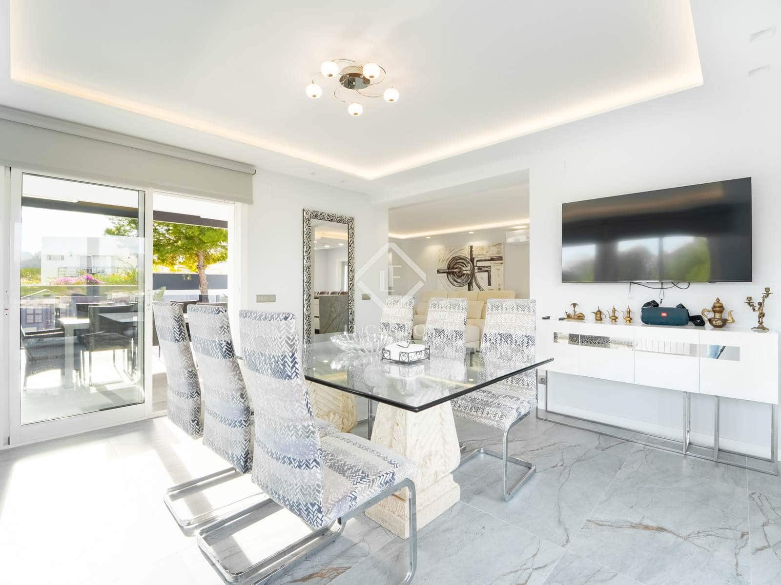 6 makuuhuone Huvila myytävänä paikassa La Nucia mukana uima-altaan 
autotalli - 1 350 000 € (Ref: 9441609)