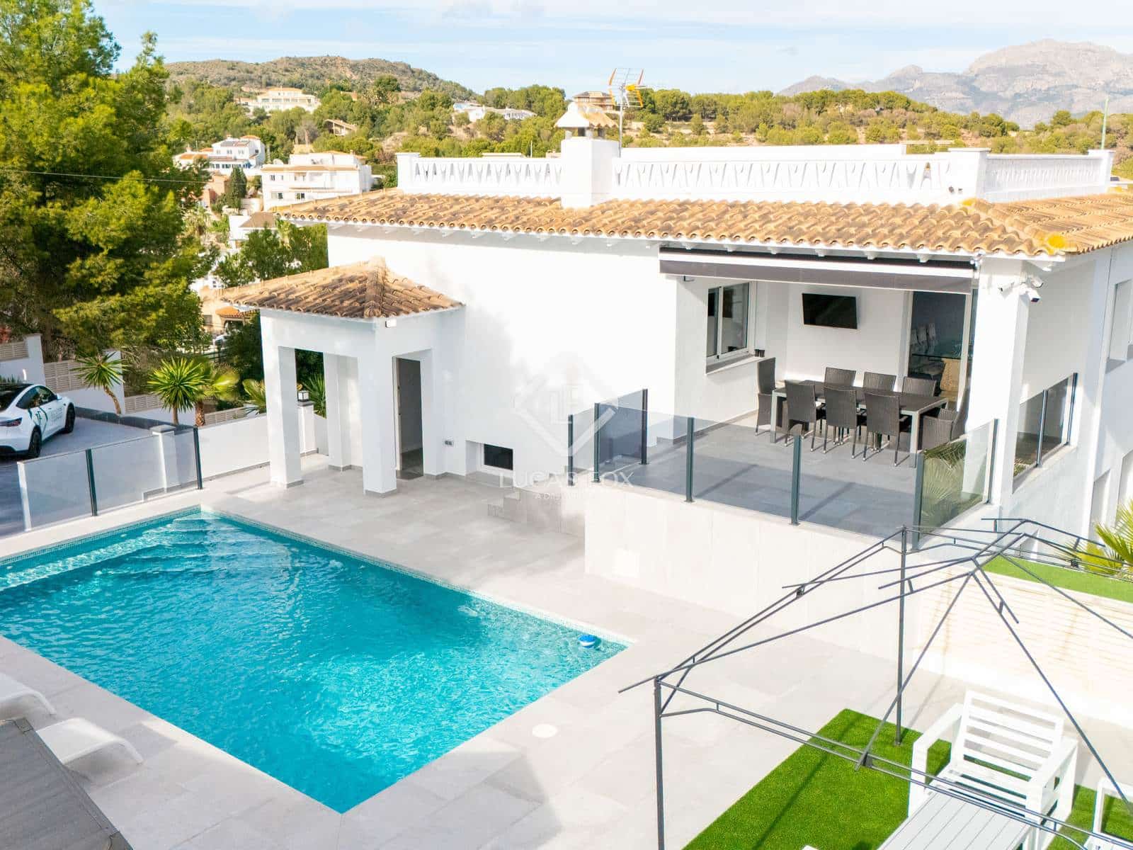 6 makuuhuone Huvila myytävänä paikassa La Nucia mukana uima-altaan 
autotalli - 1 350 000 € (Ref: 9441609)