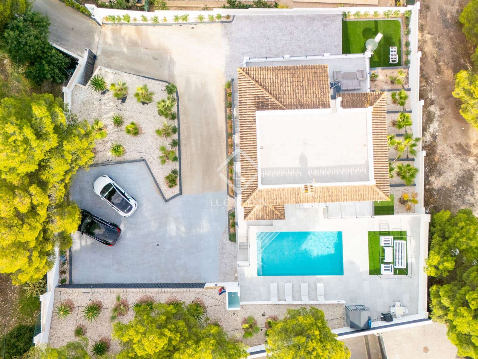 6 makuuhuone Huvila myytävänä paikassa La Nucia mukana uima-altaan 
autotalli - 1 350 000 € (Ref: 9441609)