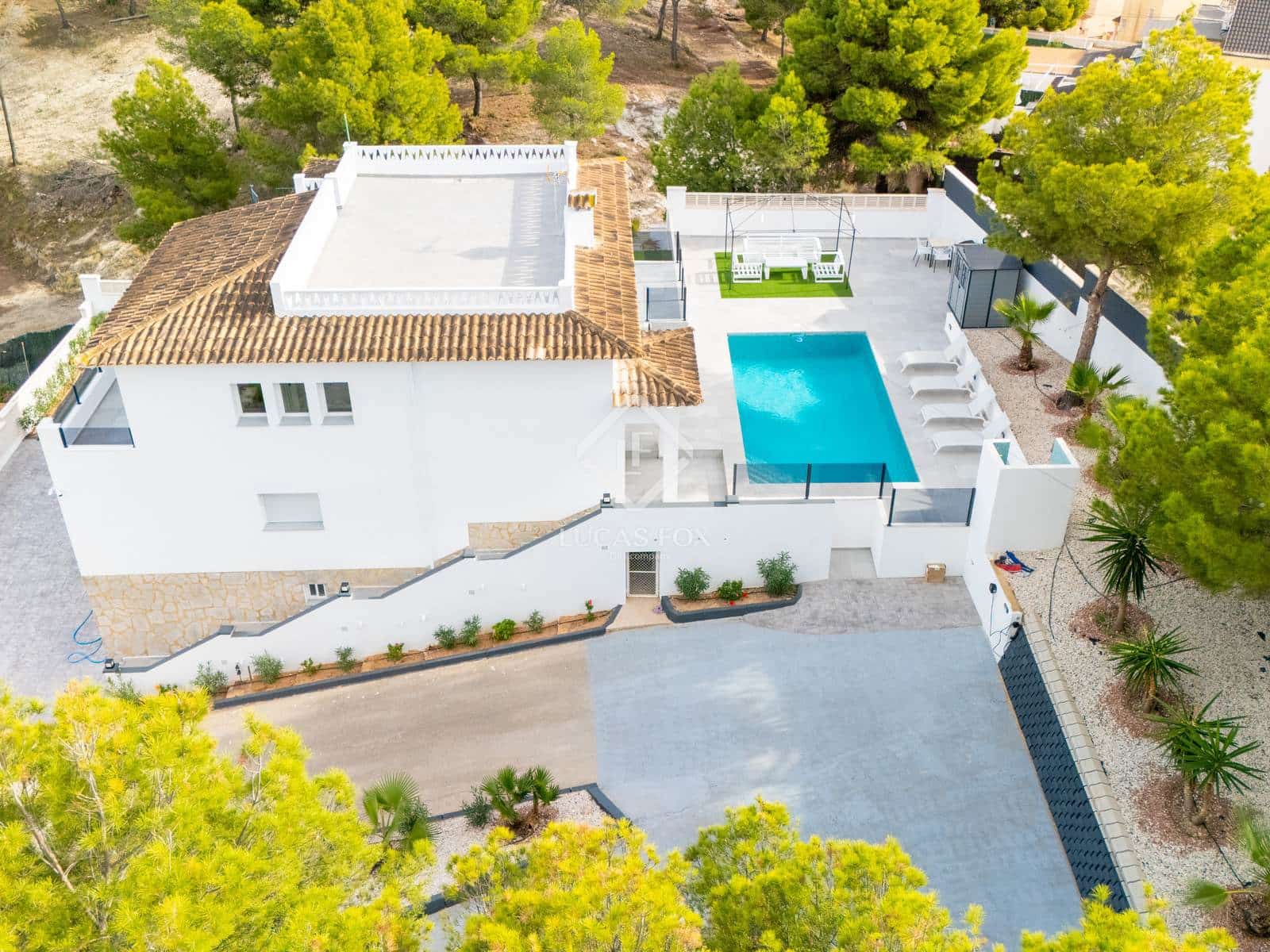 6 makuuhuone Huvila myytävänä paikassa La Nucia mukana uima-altaan 
autotalli - 1 350 000 € (Ref: 9441609)