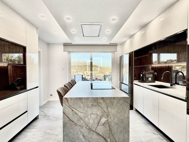 Chalet de 6 habitaciones en La Nucia en venta con piscina garaje - 1.350.000 € (Ref: 9441609)