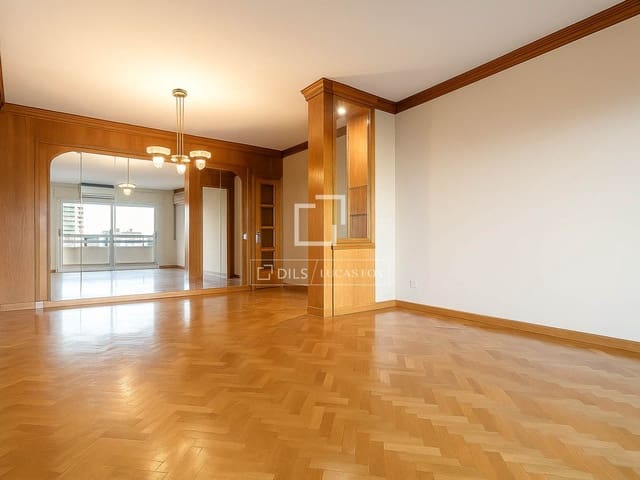 4 sypialnia Apartament na sprzedaż w Miasto Barcelona z basenem garażem - 920 000 € (Ref: 9444488)