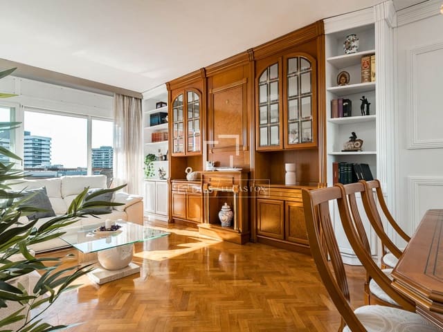 4 soverom Leilighet til salgs i Barcelona by med svømmebasseng garasje - € 920 000 (Ref: 9444488)