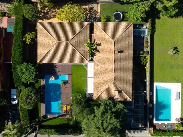 5 soveværelse Villa til salg i Sant Vicenç de Montalt med swimmingpool garage - € 1.395.000 (Ref: 9444696)