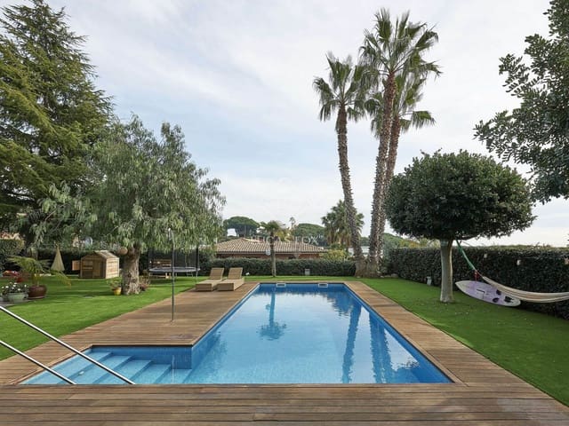 5 soveværelse Villa til salg i Sant Vicenç de Montalt med swimmingpool garage - € 1.395.000 (Ref: 9444696)