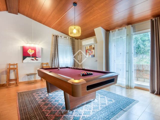 4 sypialnia Willa na sprzedaż w Santa Cristina d'Aro z basenem garażem - 799 000 € (Ref: 9444969)