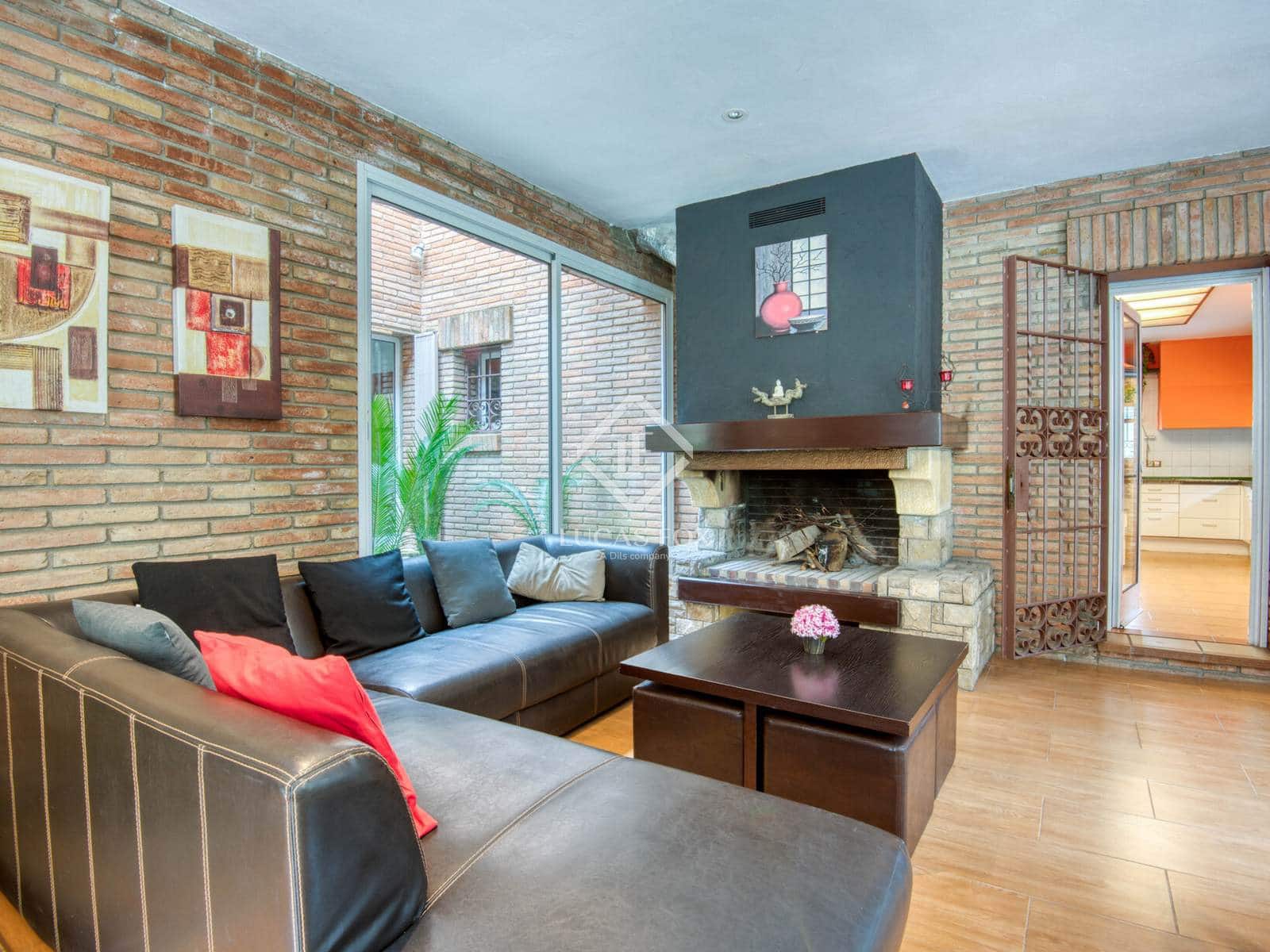 4 sypialnia Willa na sprzedaż w Santa Cristina d'Aro z basenem garażem - 799 000 € (Ref: 9444969)