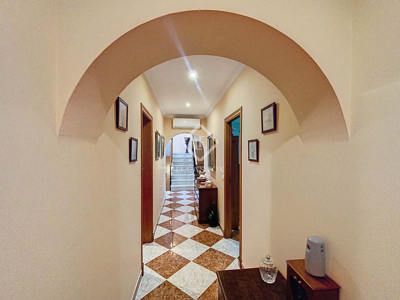 4 slaapkamer Villa te koop in Es Castell - € 570.000 (Ref: 9447009)