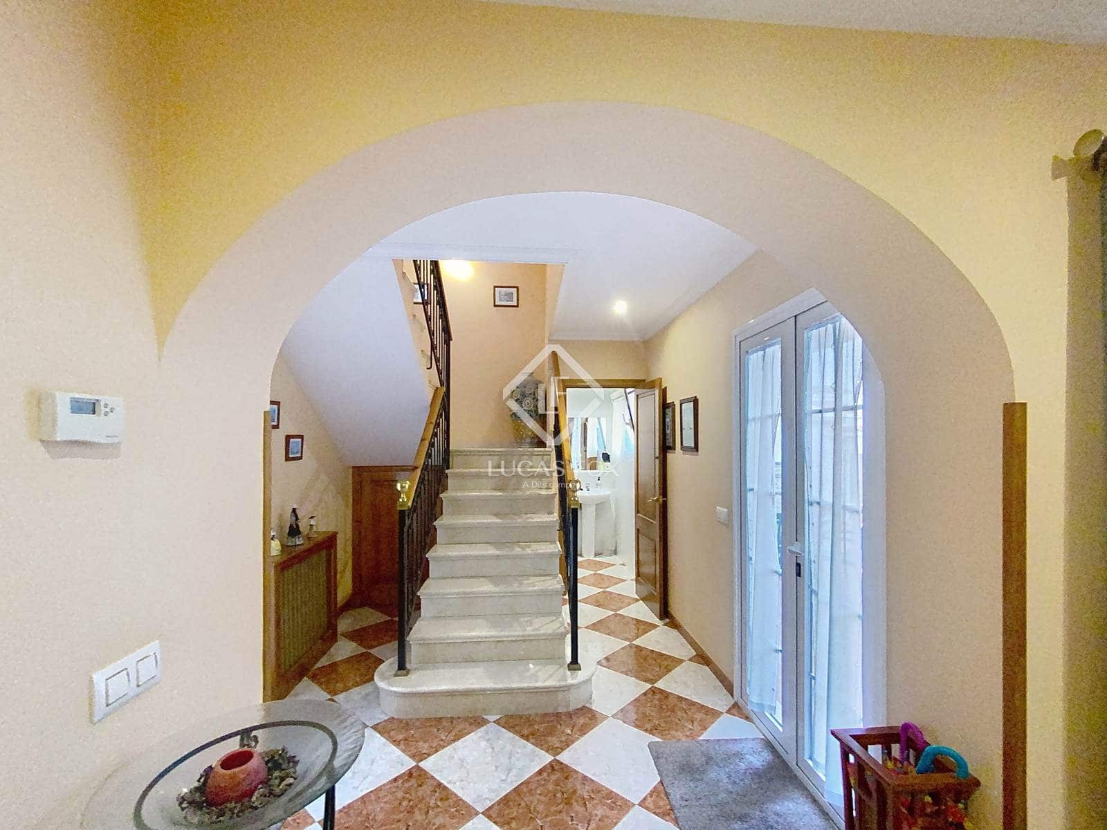 4 slaapkamer Villa te koop in Es Castell - € 570.000 (Ref: 9447009)