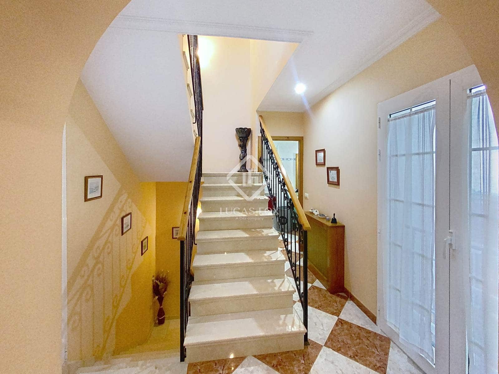 4 slaapkamer Villa te koop in Es Castell - € 570.000 (Ref: 9447009)