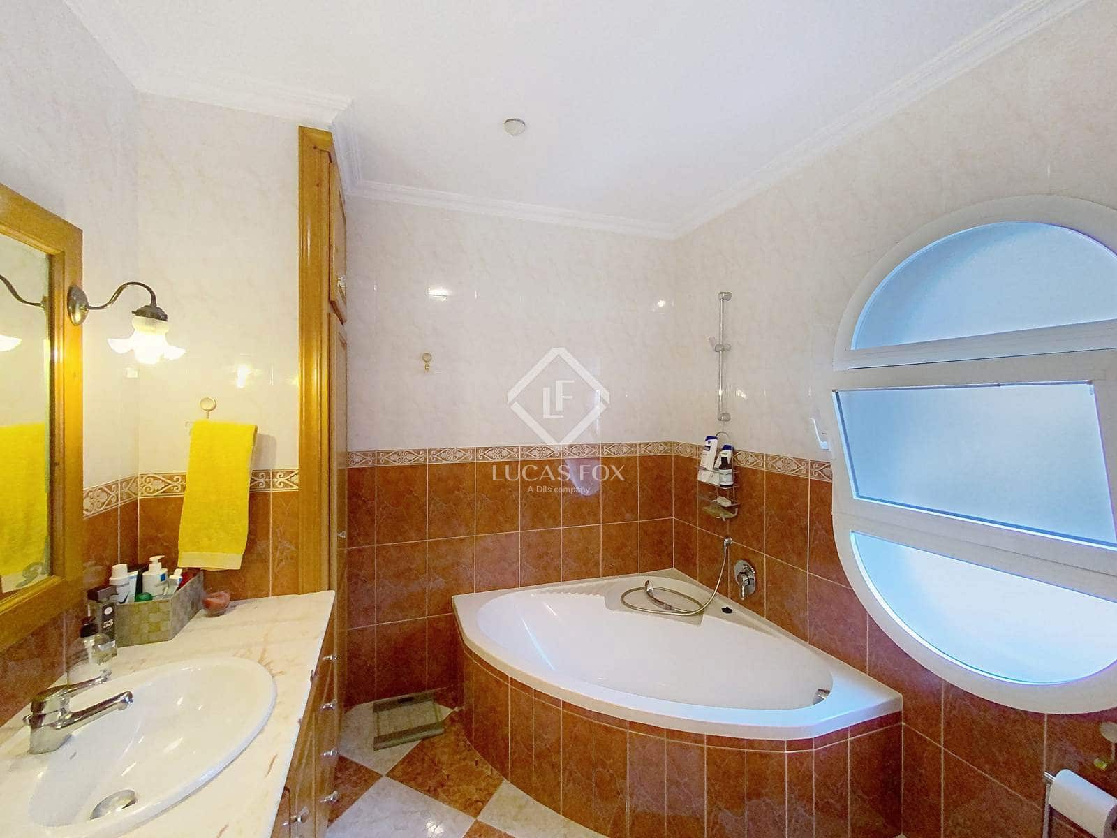 4 slaapkamer Villa te koop in Es Castell - € 570.000 (Ref: 9447009)