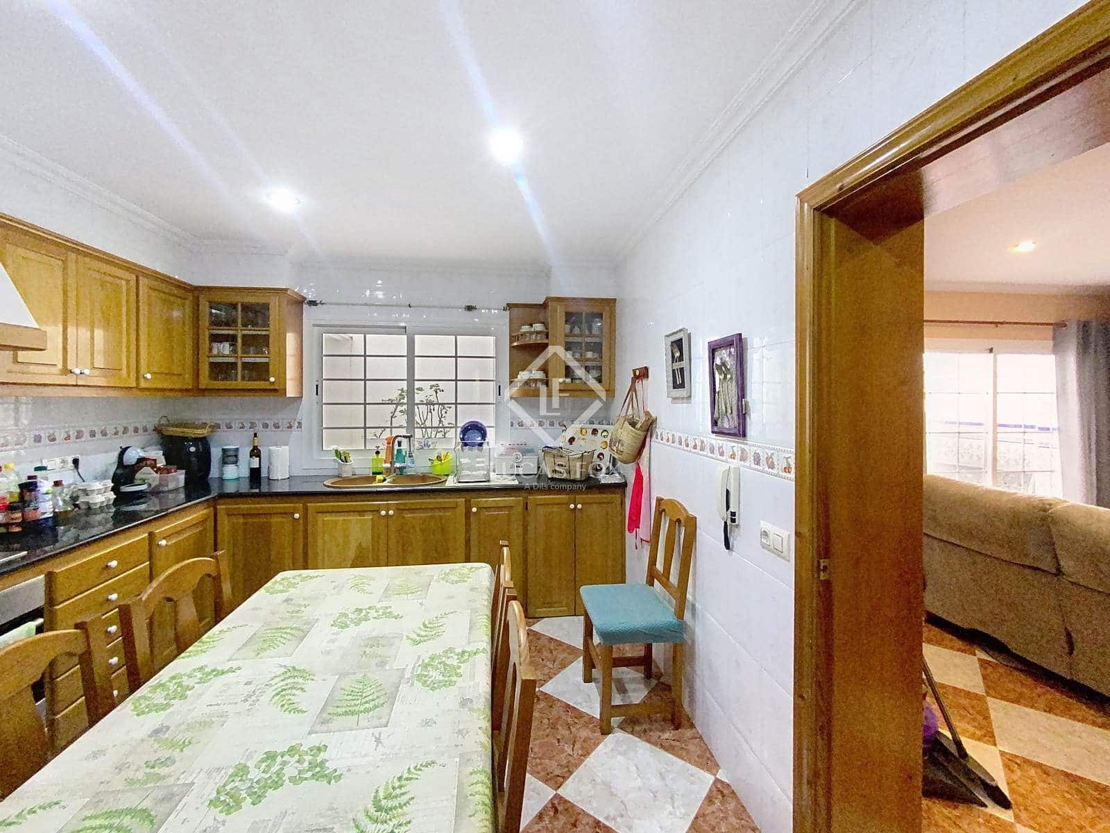 4 slaapkamer Villa te koop in Es Castell - € 570.000 (Ref: 9447009)