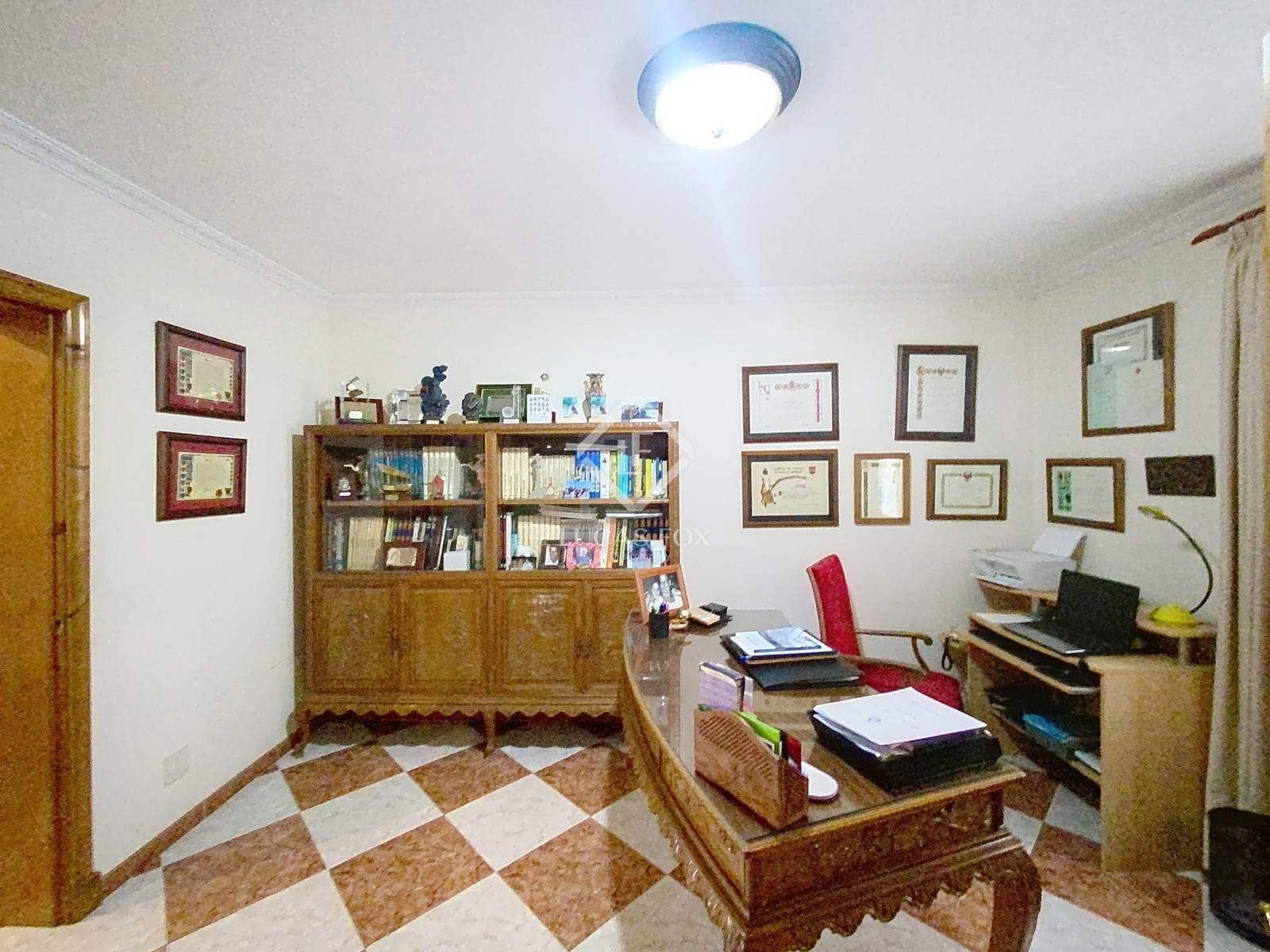 4 slaapkamer Villa te koop in Es Castell - € 570.000 (Ref: 9447009)