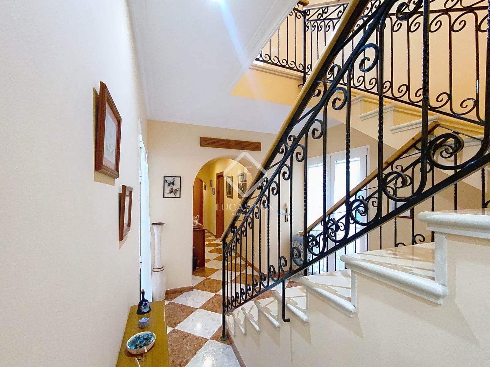 4 slaapkamer Villa te koop in Es Castell - € 570.000 (Ref: 9447009)