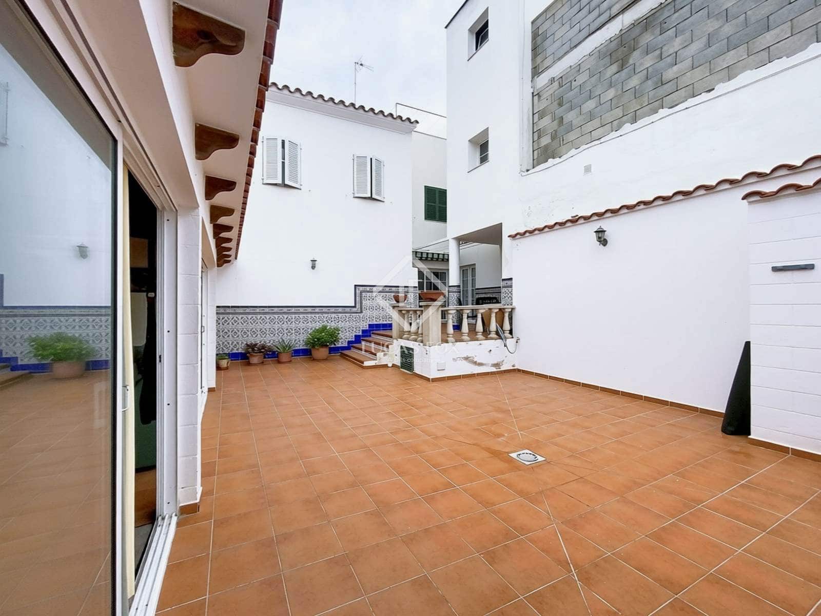 4 slaapkamer Villa te koop in Es Castell - € 570.000 (Ref: 9447009)