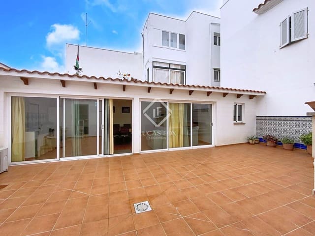 4 soveværelse Villa til salg i Es Castell - € 570.000 (Ref: 9447009)