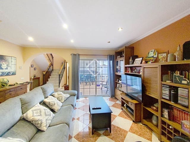 4 soveværelse Villa til salg i Es Castell - € 570.000 (Ref: 9447009)