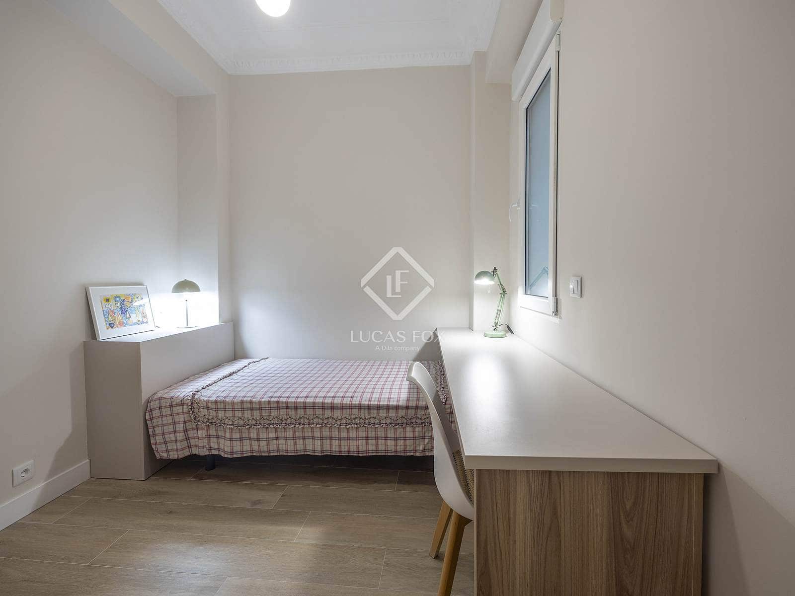 2 bedroom Apartment for rent in Valencia city - € 2,700 (Ref: 9447010)