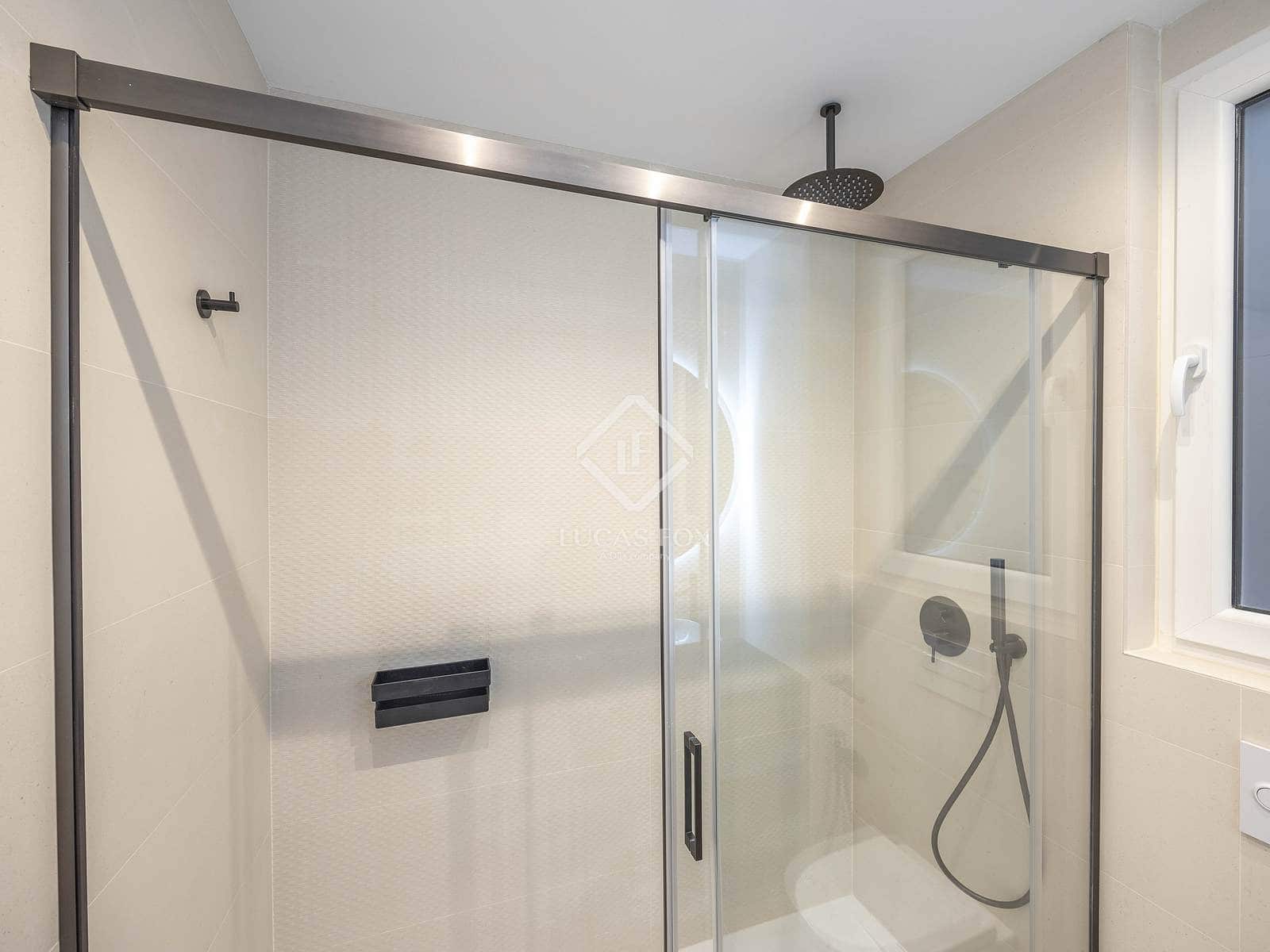 2 bedroom Apartment for rent in Valencia city - € 2,700 (Ref: 9447010)