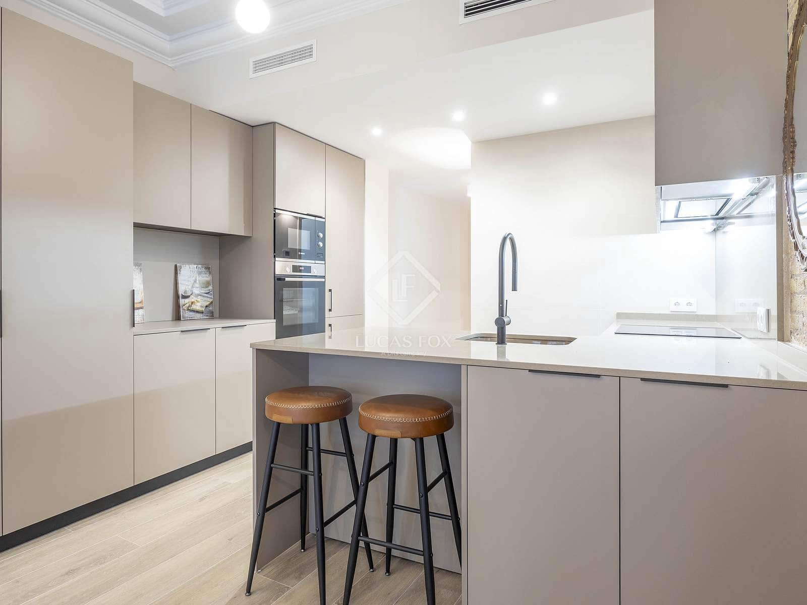 2 bedroom Apartment for rent in Valencia city - € 2,700 (Ref: 9447010)