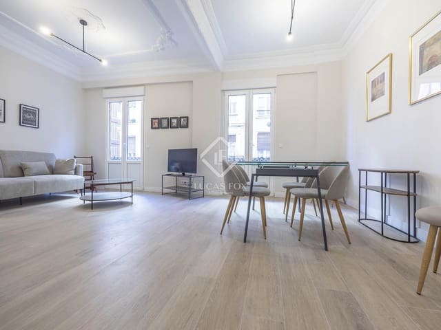 2 bedroom Apartment for rent in Valencia city - € 2,700 (Ref: 9447010)