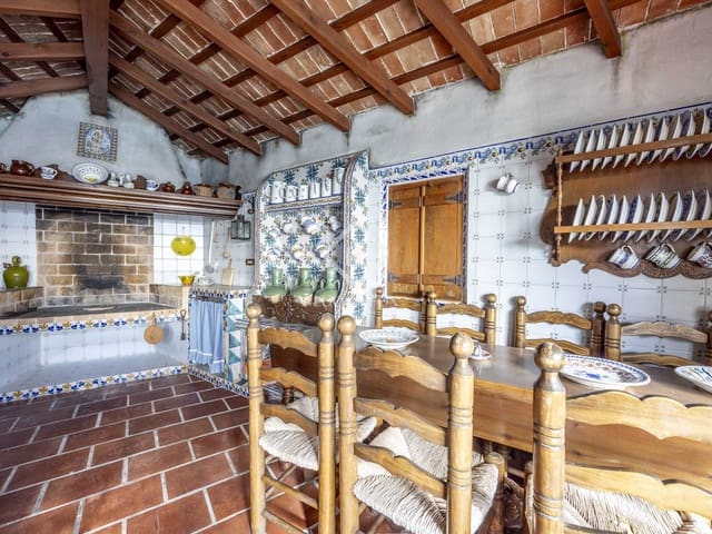 Chalet de 6 habitaciones en Oropesa  en venta con piscina garaje - 2.580.000 € (Ref: 9449900)